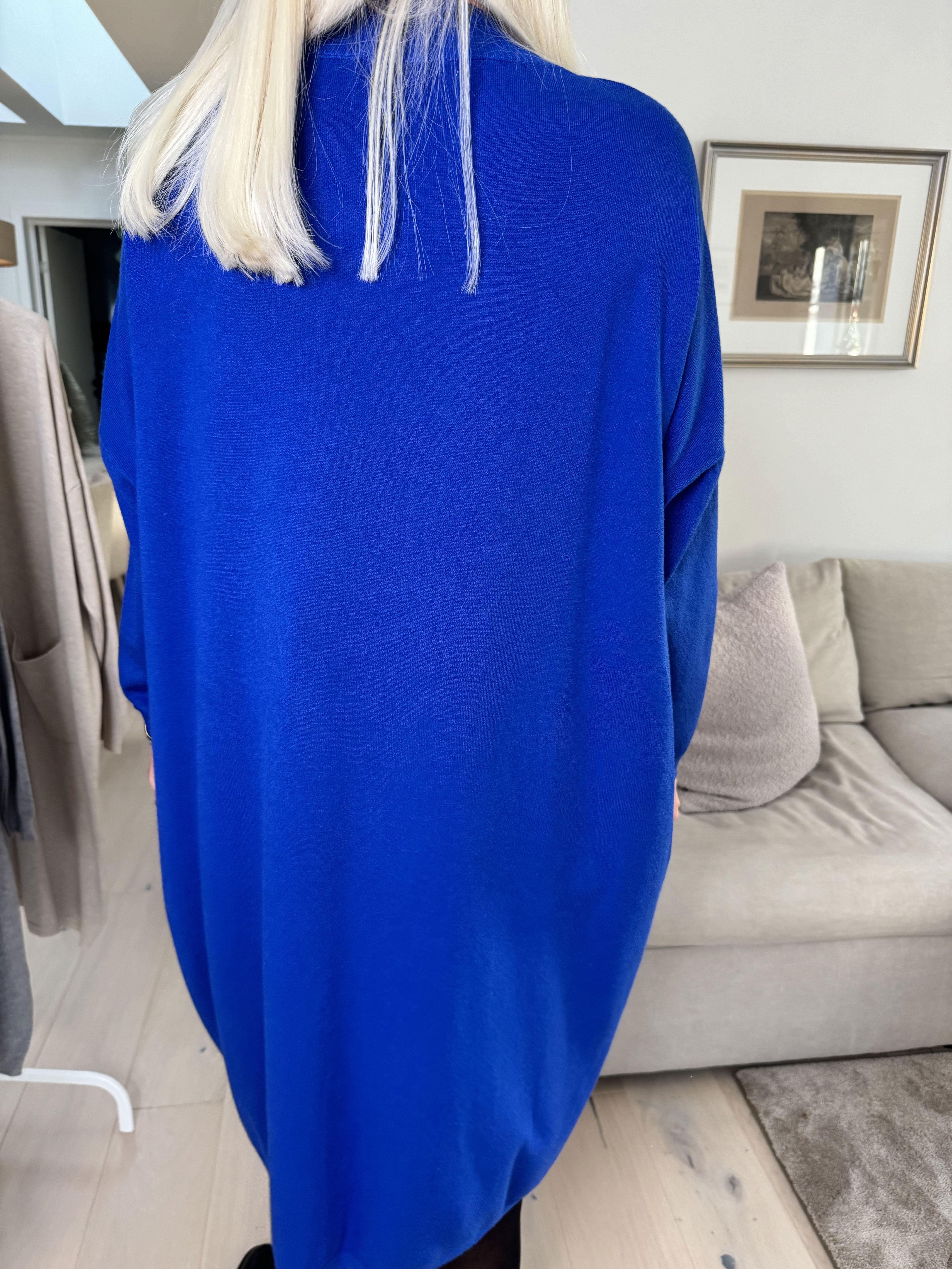 Dima - Mjukt stickad klänning med fickor